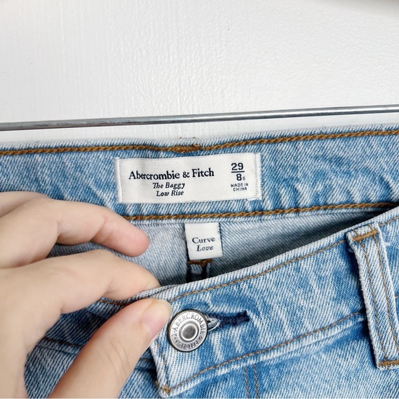 A&F • Curve Love Low Rise Baggy Jean medium light wash faded distressed loose - Picture 4 of 12